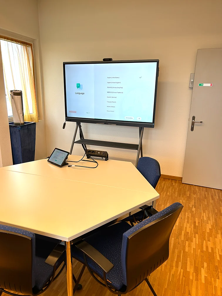 Skyguide modernisierte 71 Meetingräume an sechs Standorten und schuf mit einer standardisierten Microsoft Teams Rooms Lösung eine einheitliche, zentral verwaltbare Meetingraumlandschaft.