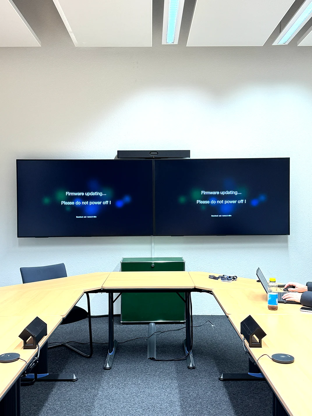 Skyguide modernisierte 71 Meetingräume an sechs Standorten und schuf mit einer standardisierten Microsoft Teams Rooms Lösung eine einheitliche, zentral verwaltbare Meetingraumlandschaft.