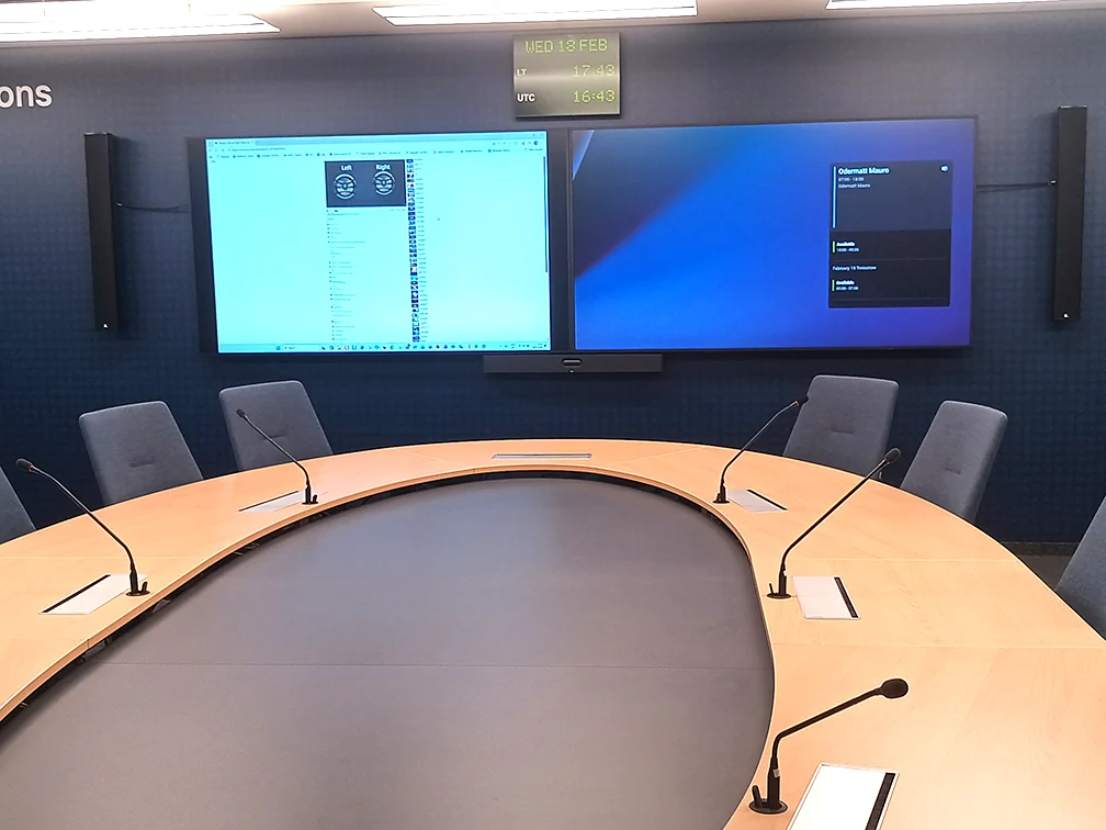 Skyguide modernisierte 71 Meetingräume an sechs Standorten und schuf mit einer standardisierten Microsoft Teams Rooms Lösung eine einheitliche, zentral verwaltbare Meetingraumlandschaft.