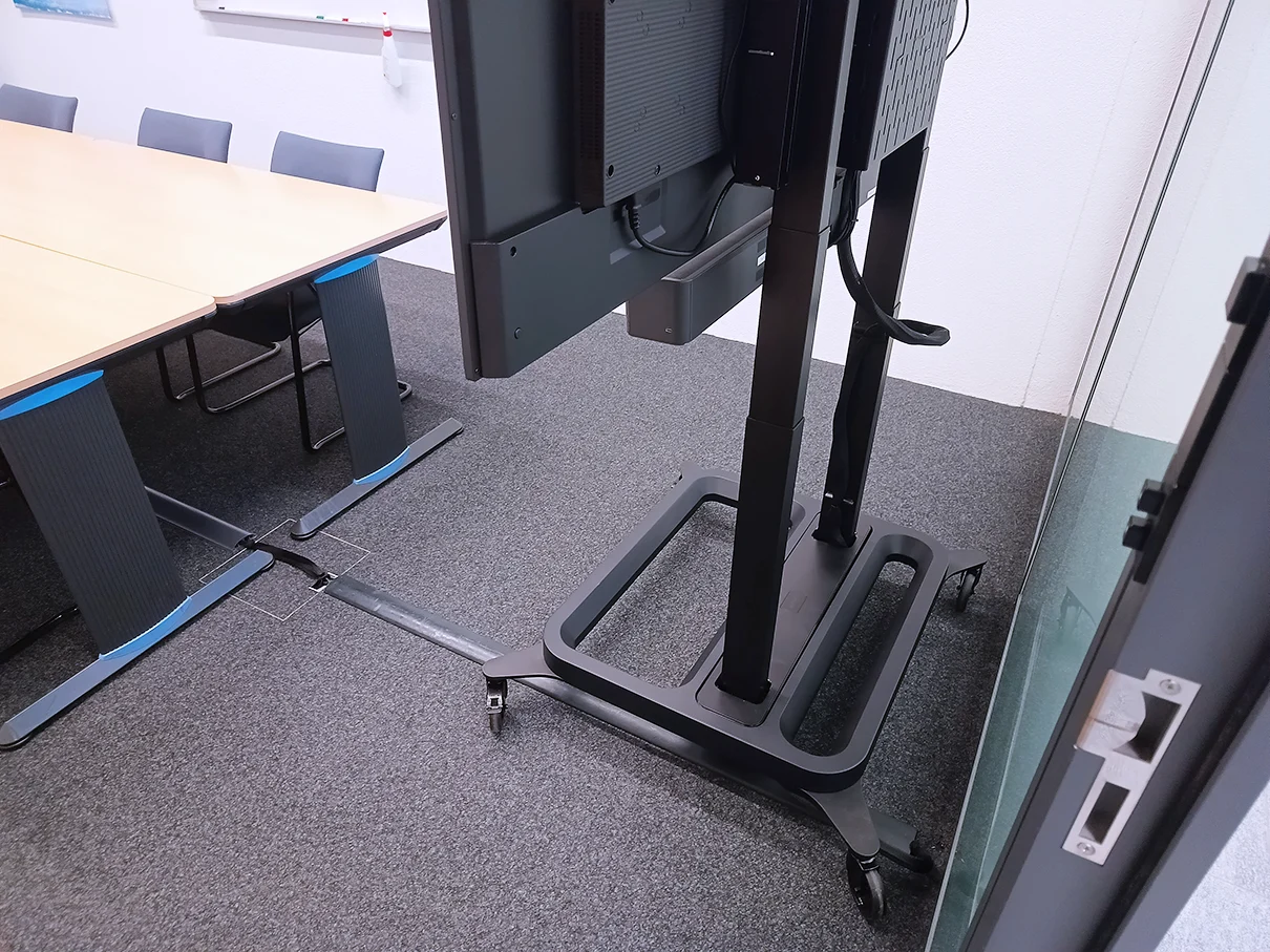 Skyguide modernisierte 71 Meetingräume an sechs Standorten und schuf mit einer standardisierten Microsoft Teams Rooms Lösung eine einheitliche, zentral verwaltbare Meetingraumlandschaft.